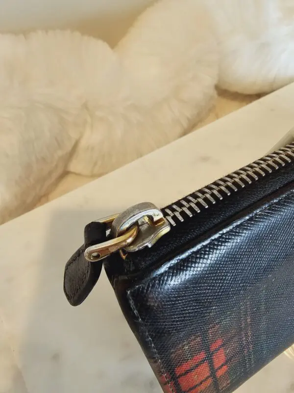 A close up of the zipper on a wallet