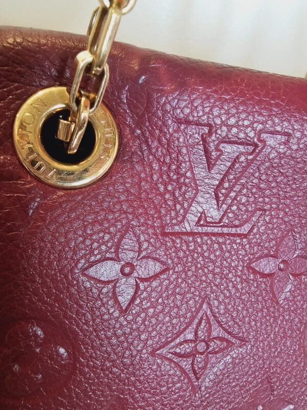 A close up of the front of a louis vuitton bag