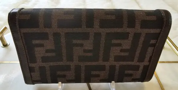 A brown and black carpet with an image of the letter f.