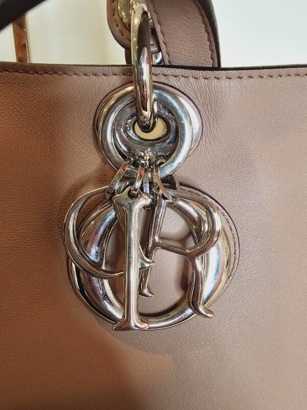 A close up of the purse charm on a bag