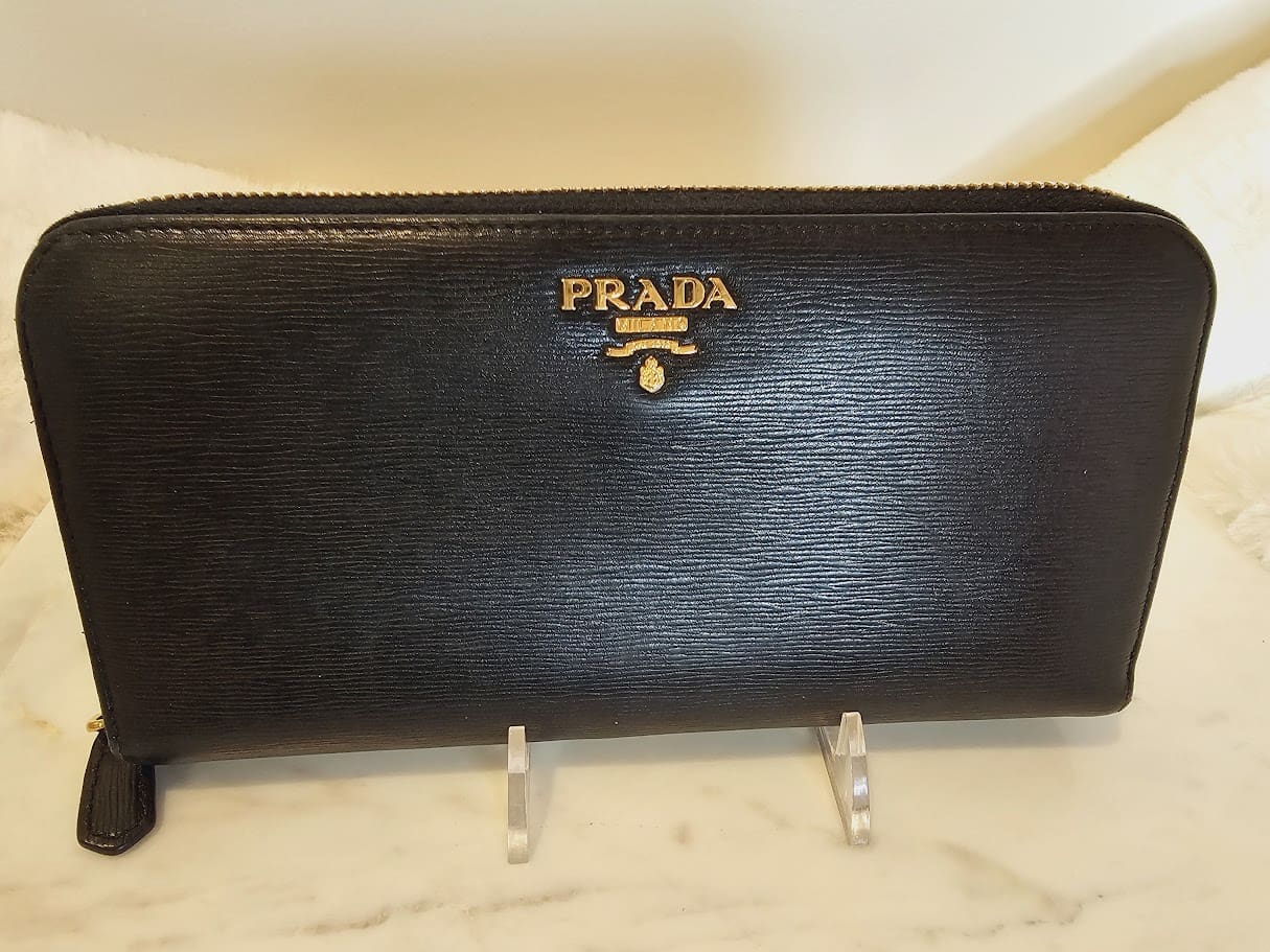 A black purse sitting on top of a counter.